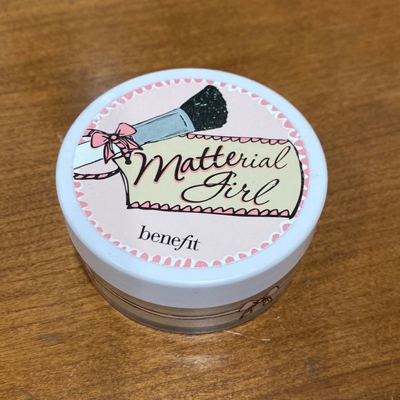 NWOB Benefit Matterial Girl Setting Powder - Picture 1 of 4